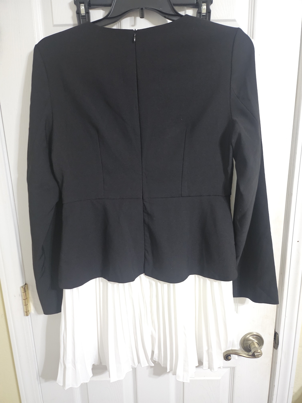 NWT Commense Black & White Long-Sleeve Colorblock Pleated Dress - Picture 3 of 3
